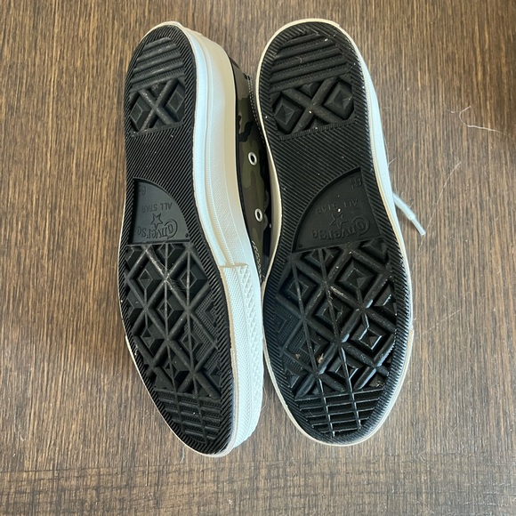 Converse - Picture 2 of 2